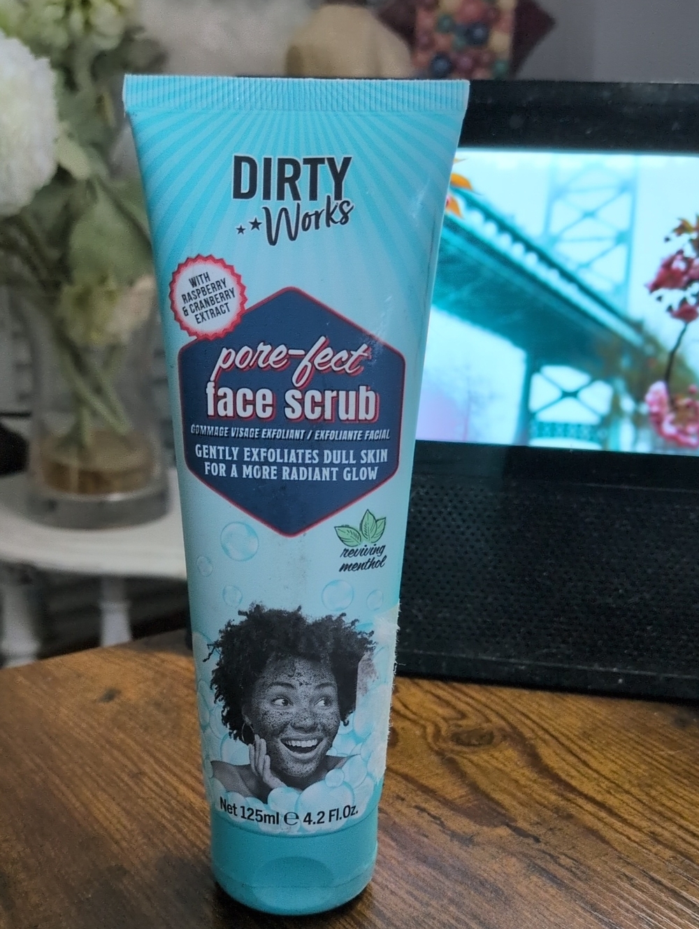Dirty Works Pore-fect Face Scrub - Aqua Blue Tube